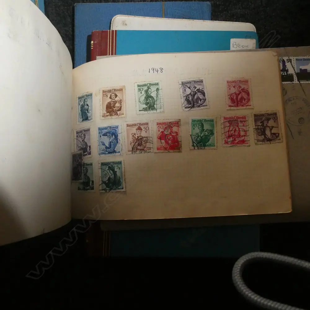 BOX STAMP ALBUMS  Image 1++