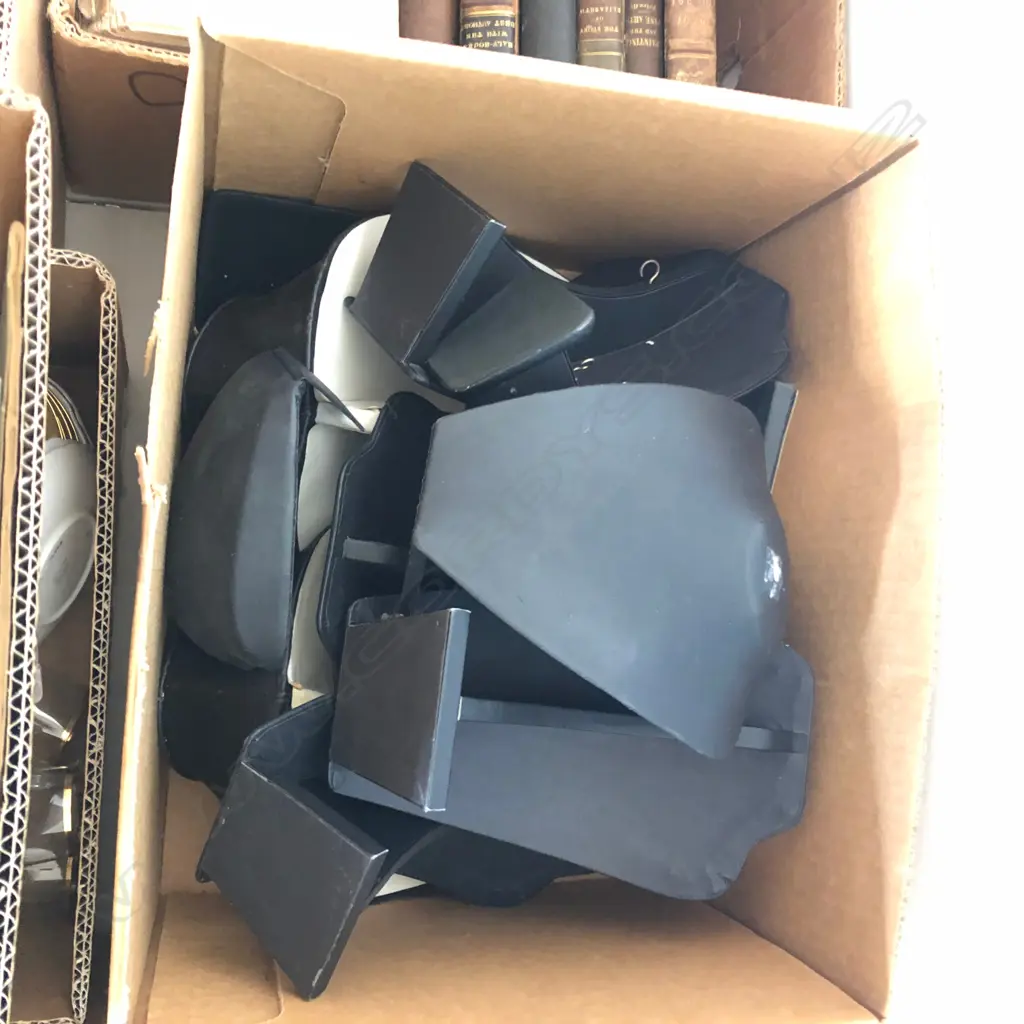 BOX LOT 10 NECKLACE STANDS  Image 1++