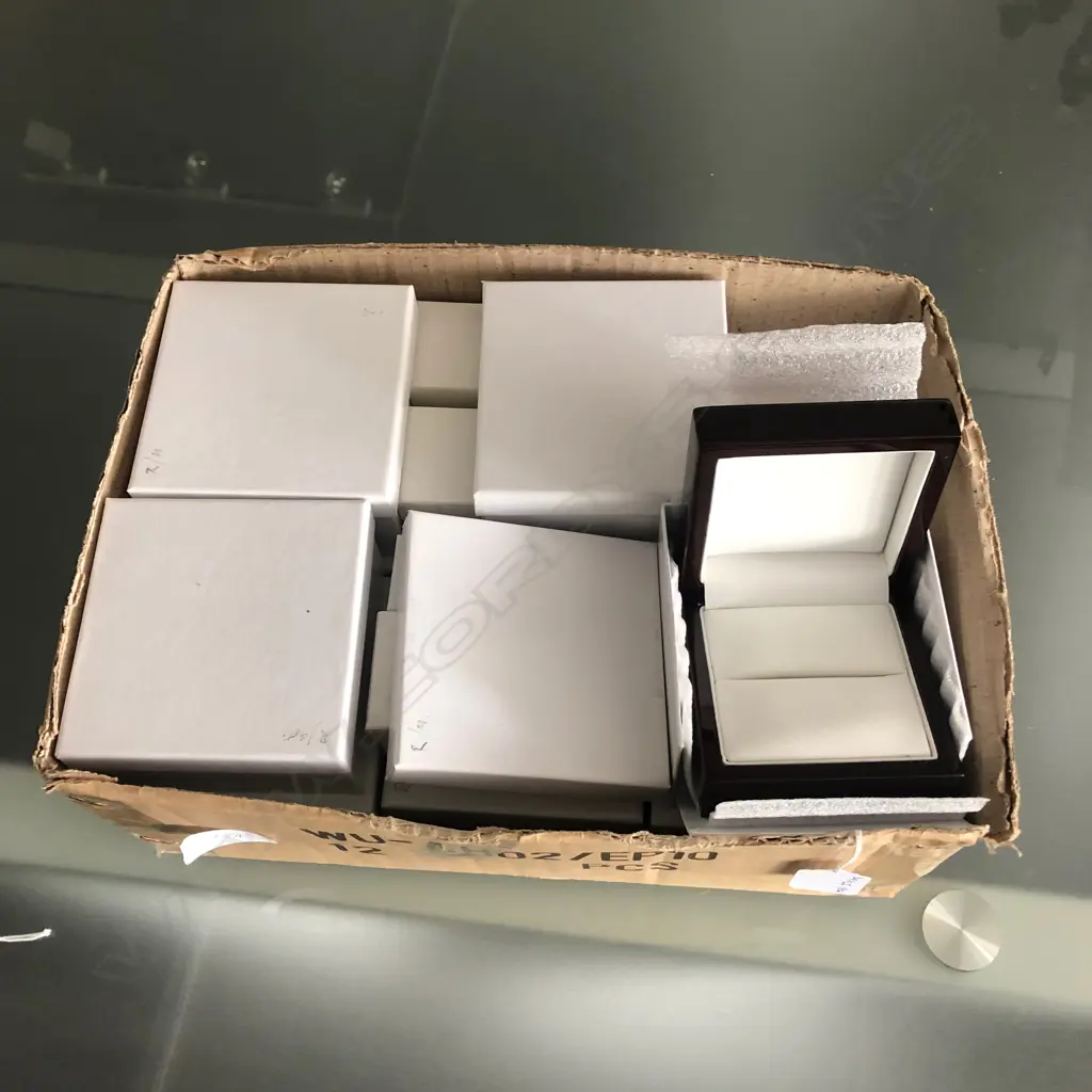 BOX LOT OF JEWELLERY DISPLAY BOXES Image 1++