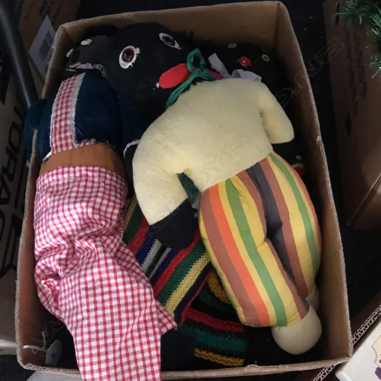 BOX LOT VINTAGE KNITTED TOYS & GOLLIES