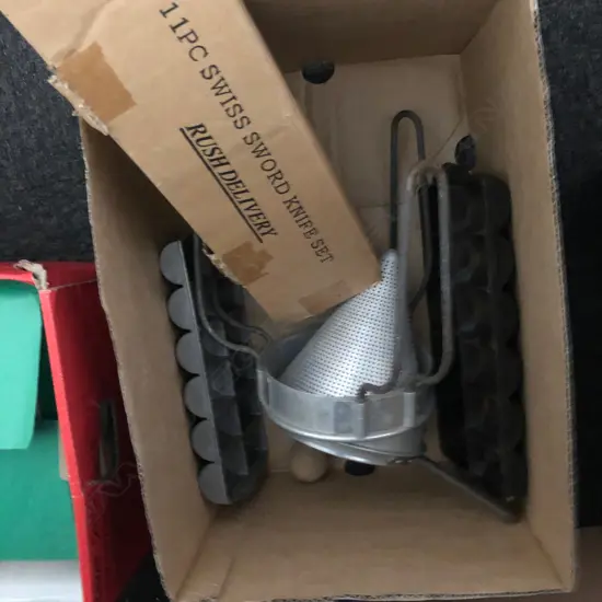 BOX VINTAGE KITCHEN ITEMS 