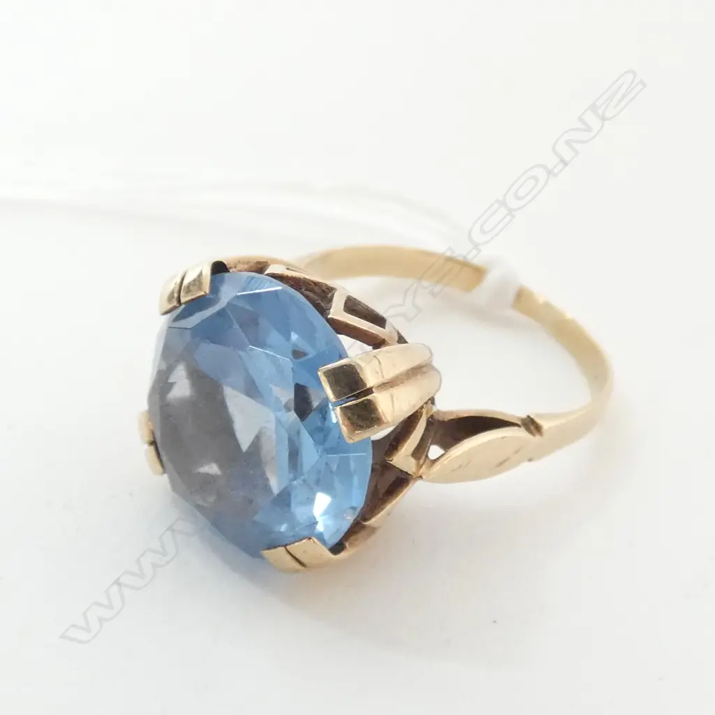 RING, LADIES, 9ct, LARGE BLUE STONE, 4.8gm Image 1++