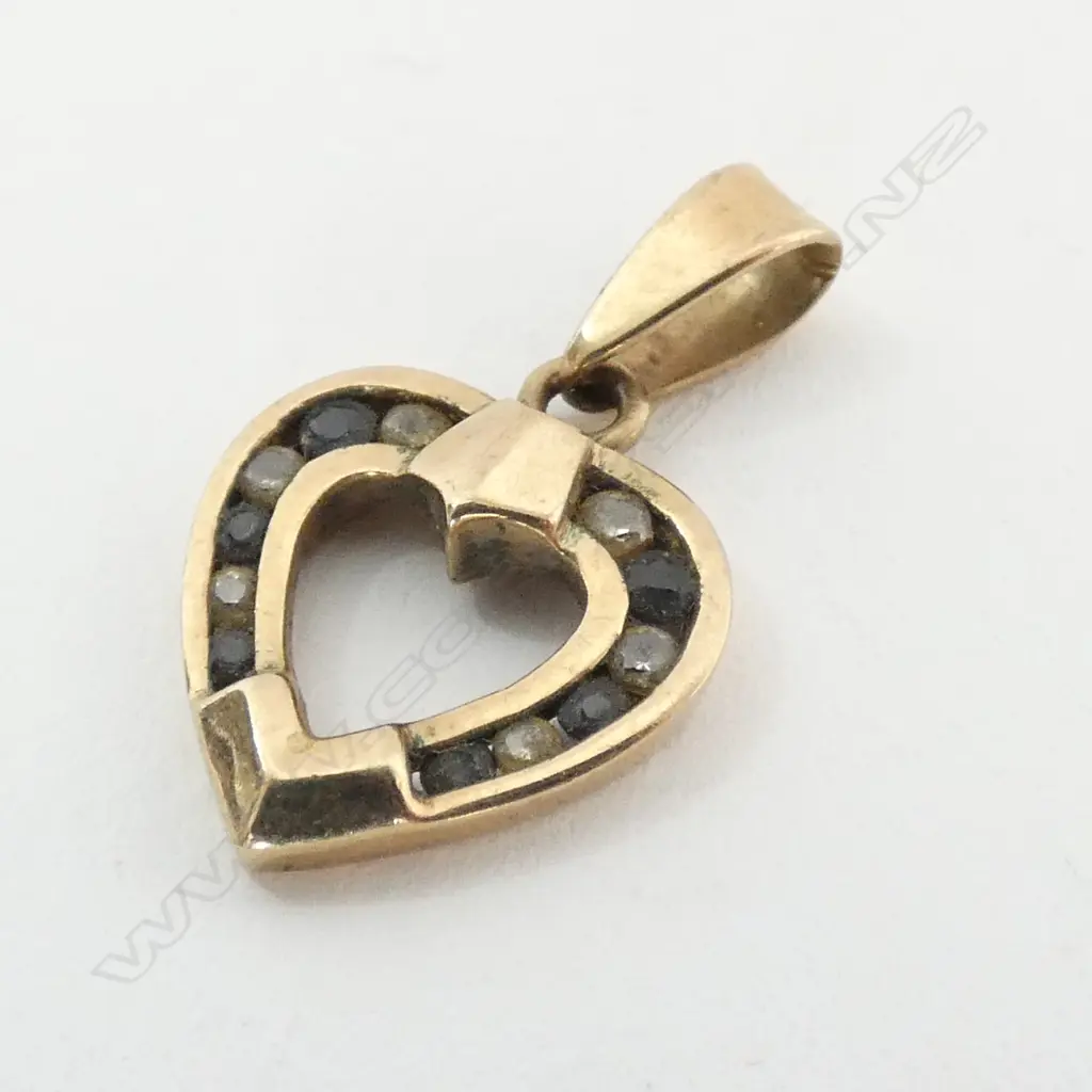 PENDANT, LOVE HEART, PROBABLY WHITE AND BLUE SAPPS Image 1++