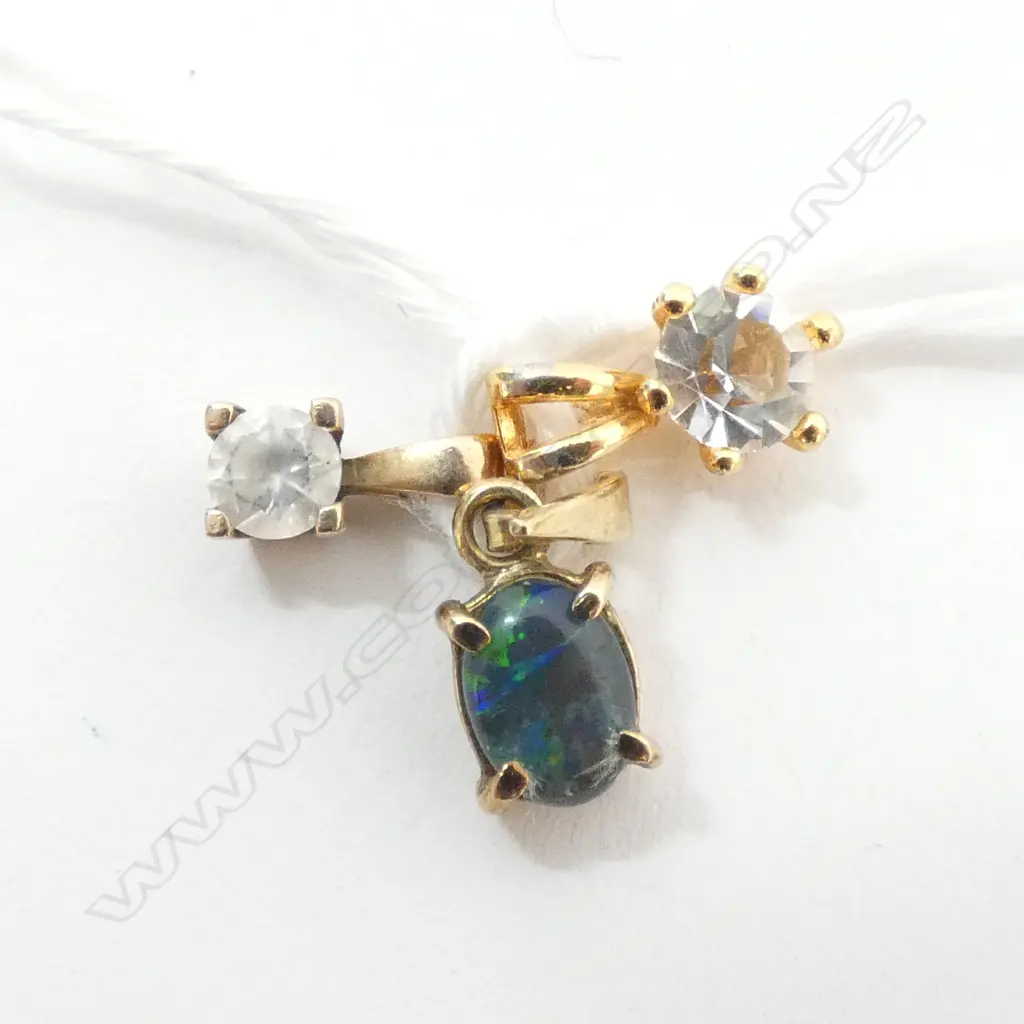 PENDANTS (3) A 9ct GOLD, A GP SILVER AND A GOLD PLATE Image 1++