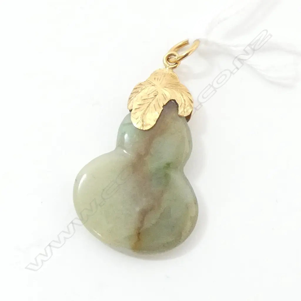 JADE PENDANT WITH 22ct GOLD SETTING Image 1++