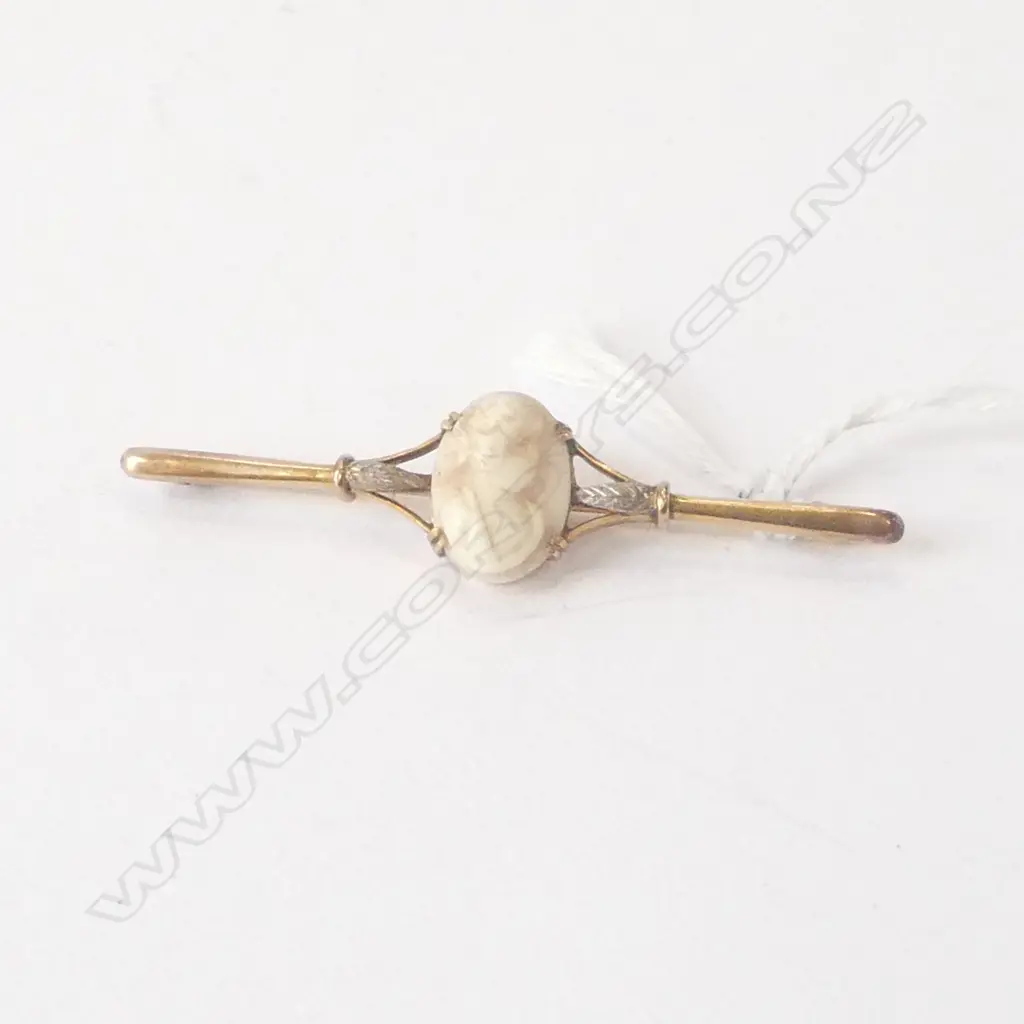 BROOCH, 9ct GOLD, CARVED CAMEO, 4.2gm Image 1++