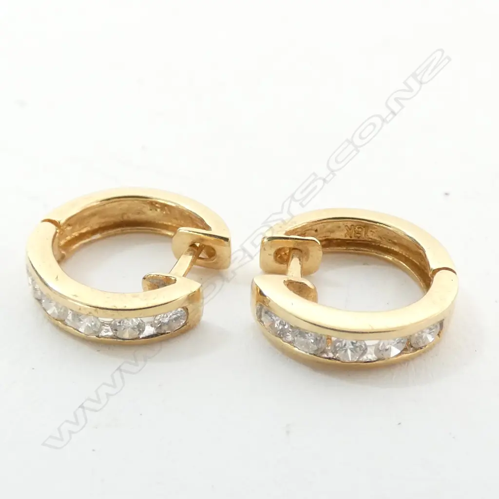 EARRINGS, TOTAL 10 CHANNEL SET DIAMONDS, SET IN 18ct GOLD, TW 3gm Image 1++