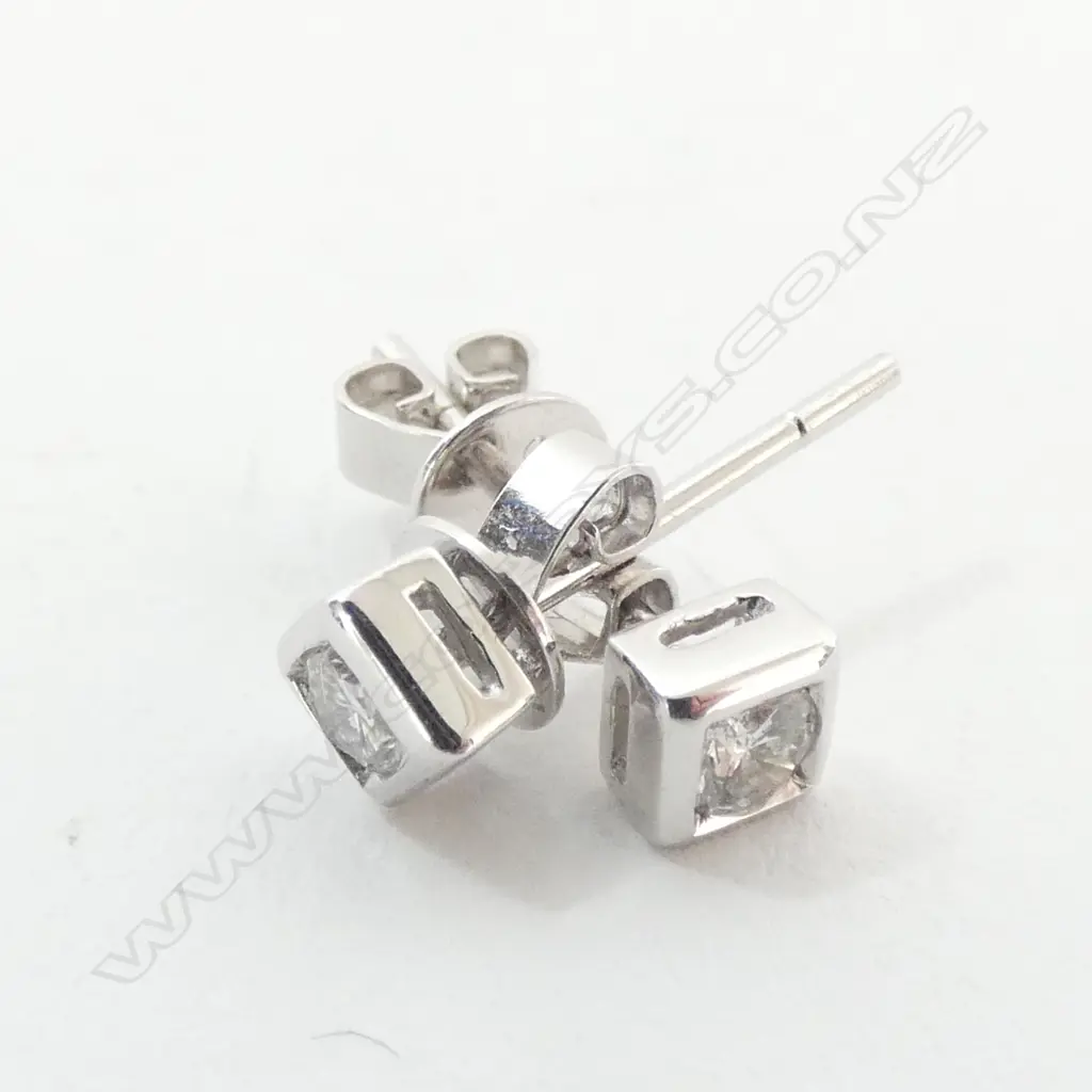 EARRINGS, DIAMOND SET IN 18ct WHITE GOLD, TDW .2 ct Image 1++
