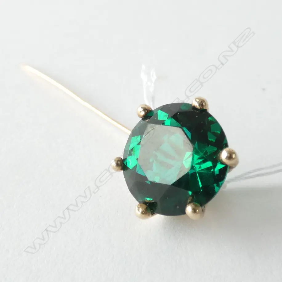 GREEN STONE & GOLD STICK PIN Image 1++