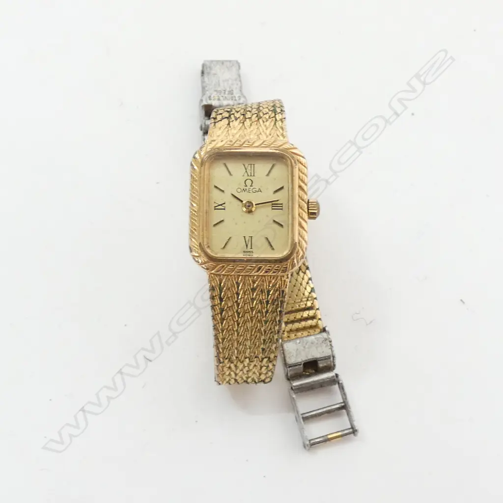 LADIES OMEGA WATCH, QUARTZ, NEEDS A BATTERY Image 1++