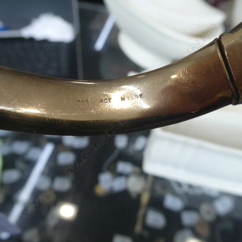 9ct GOLD 'METAL CORE' HALF HINGED HOLLOW FILLED BANGLE Image 1++