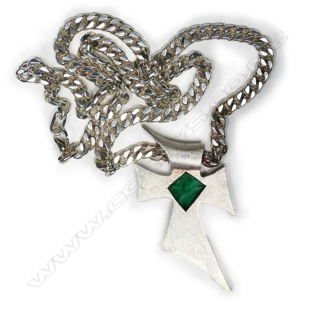 CONTEMPORARY BRUSH SILVER PENDANT CROSS SET w EMERALD, ON SILVER FLAT CURB CHAIN Image 1++