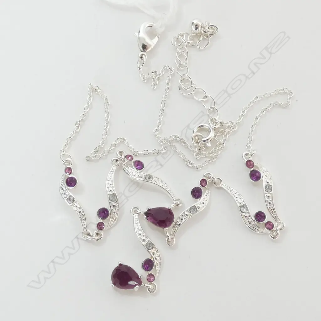 NECKLACE, SET WITH 15 STONES Image 1++
