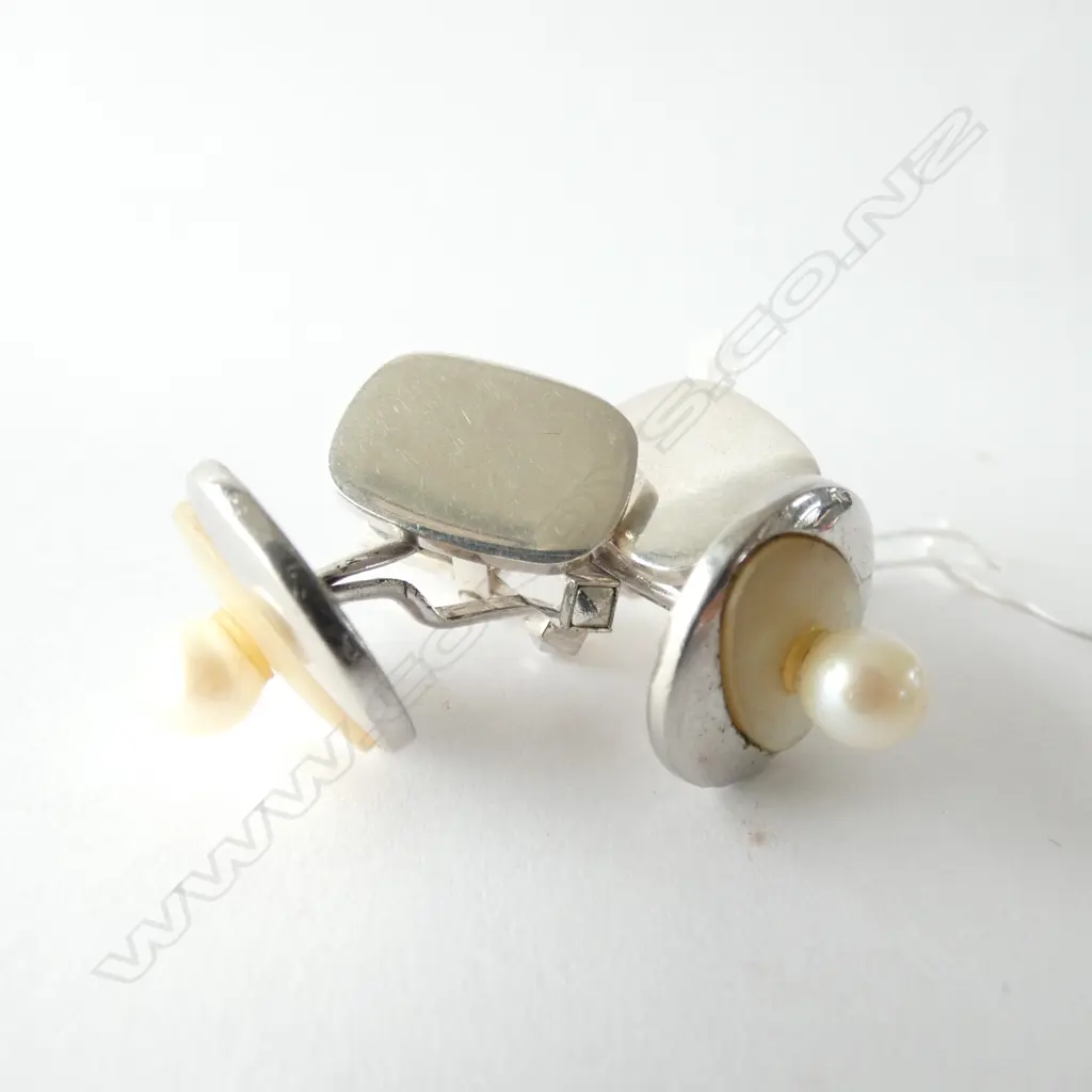 2 PRS STG SILVER & PEARL CUFFLINKS 28.3 GRAMS TOTAL Image 1++