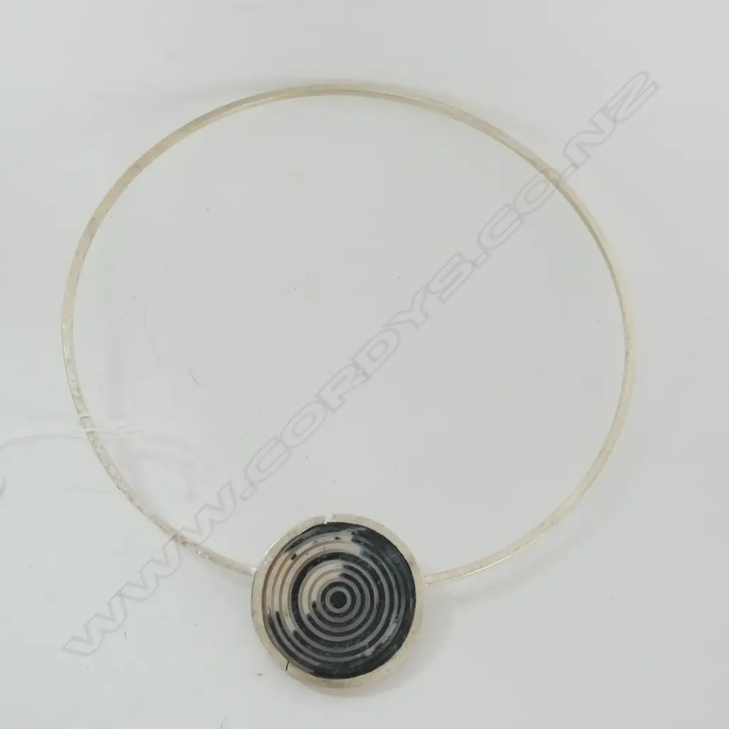 CONTEMPORARY SILVER COLLAR NECKLACE WITH RONDEL OF CARVED ABALONE SHELL Image 1++