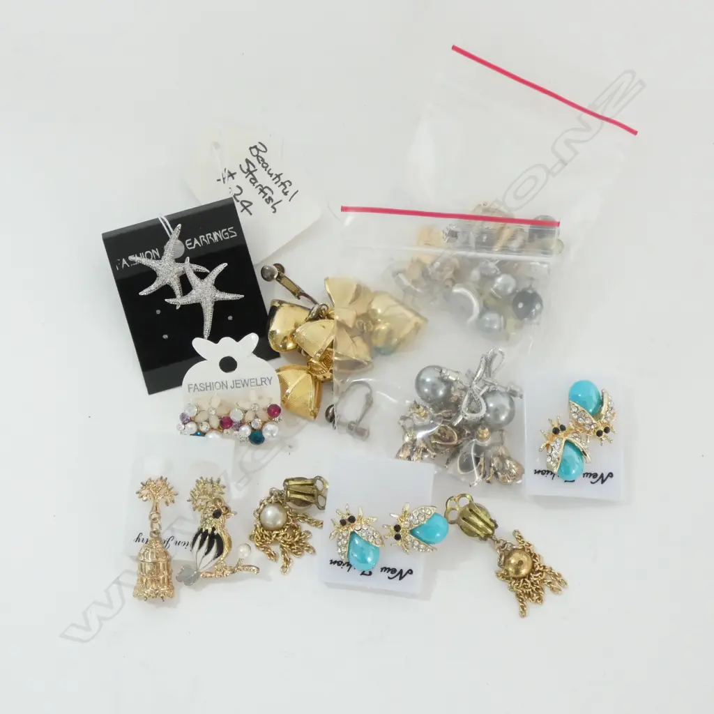 BAG ASSORTED COSTUME JEWELLERY EARRINGS, ETC Image 1++
