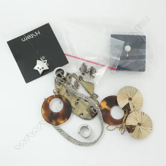 BAG ASSORTED COSTUME JEWELLERY