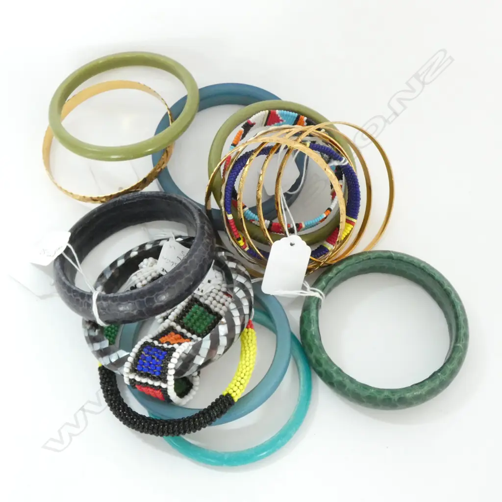 BAG ASSORTED COSTUME BANGLES Image 1++