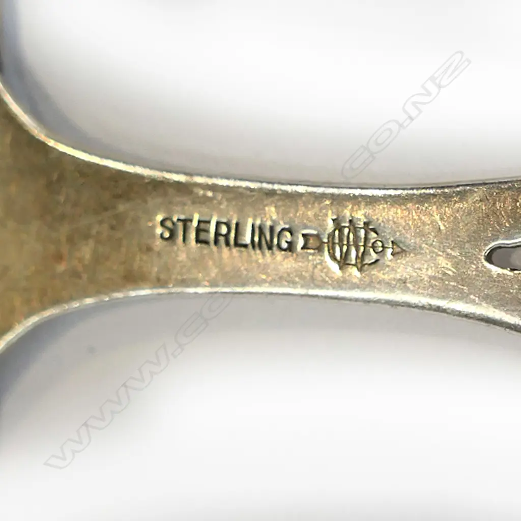 AMERICAN S/SILVER TEA STRAINER - MARKED 'STERLING' - 15GMS Image 1++