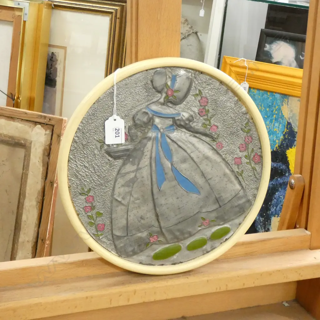 FRAMED PAINTED PEWTER CRINOLINE LADY WALL ART DIA. 290MM Image 1++