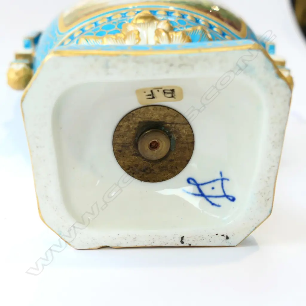 SEVRES PORCELAIN 2-HANDLED TURQUOISE & GOLD URN - TRANSFER SCENES ON SIDES. H. 200MM Image 1++
