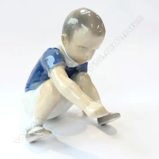 BING & GRONDAHL CHILD FIGURINE # 1636 - L. 120MM