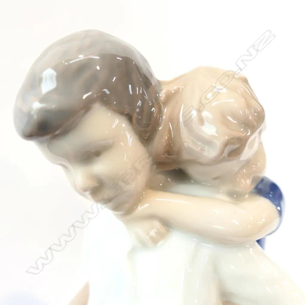 BING & GRONDAHL CHILDREN FIGURINE # 1848 - H. 200MM Image 1++