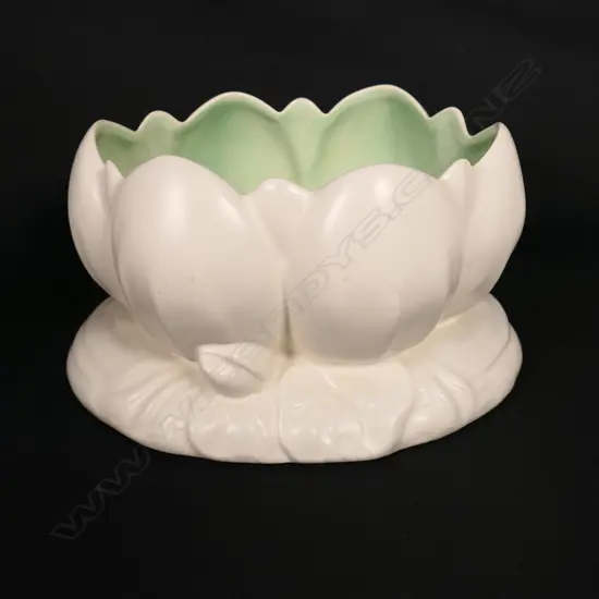 ROYAL STAFFORDSHIRE LOTUS BOWL BY CLARICE CLIFF, GREEN INTERIOR,  H. 130MM