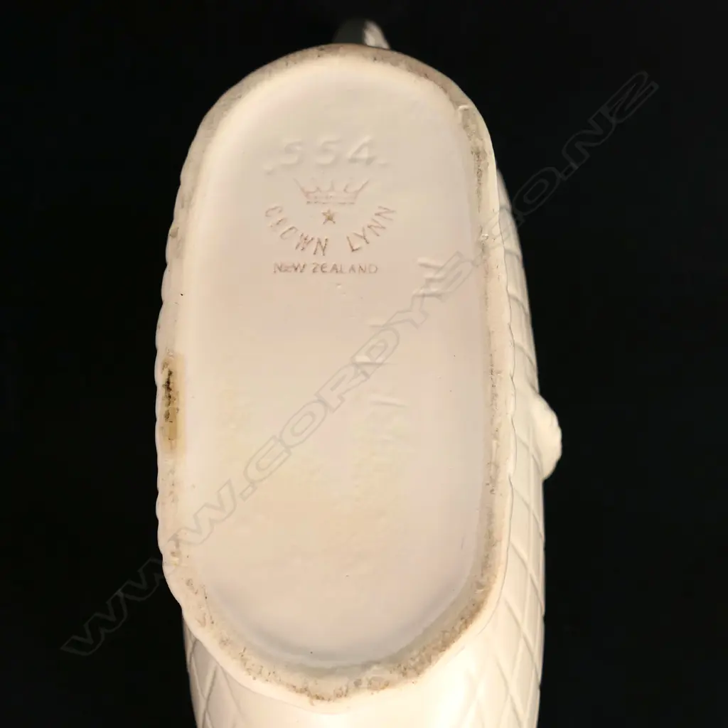 CROWN  LYNN BOAT SHAPED VASE, #554, W. 280MM, SM HAIRLINE TO CENTRE Image 1++