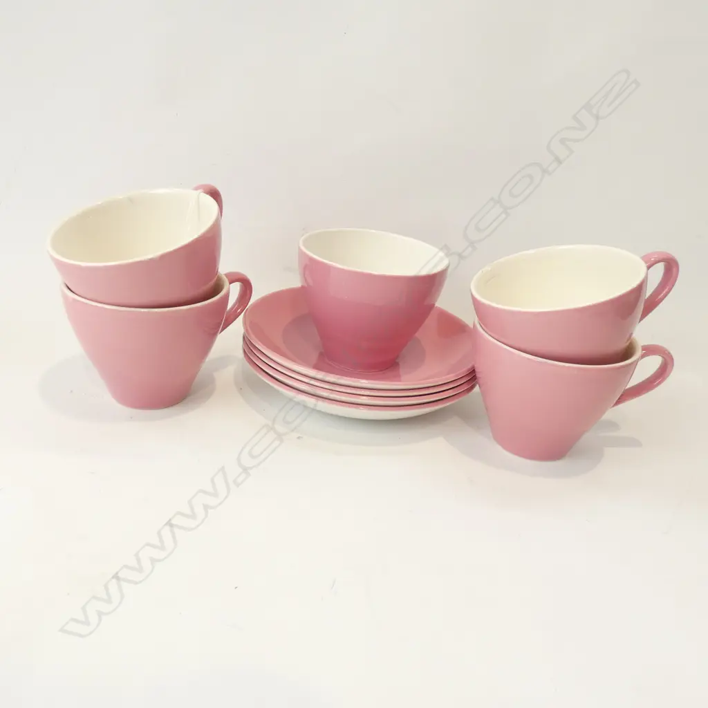 5 CROWN LYNN COFFEE CUPS + 4 SAUCERS  Image 1++