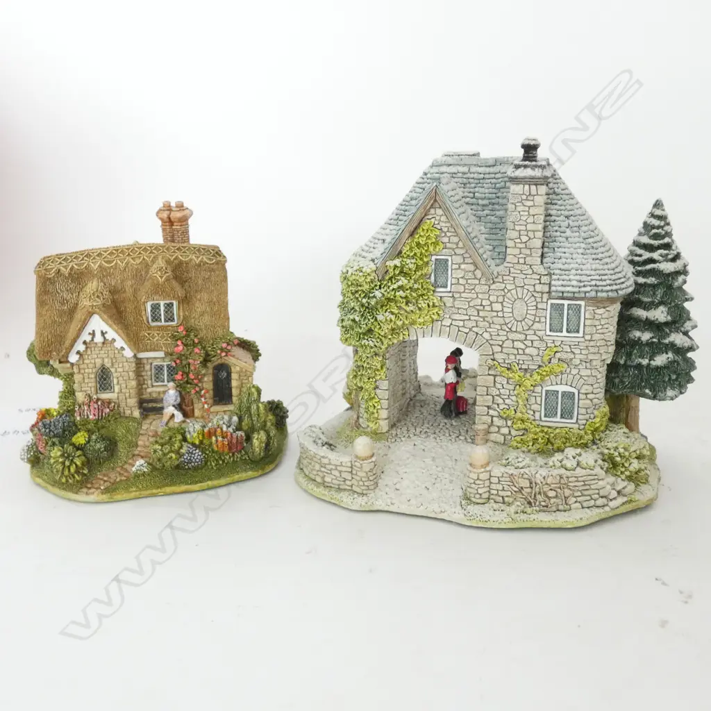 LILLIPUT LANE SNOWDEN LODGE & CANDY COTTAGE - WITH BOXES & 1 WITH CERTIFICATES Image 1++