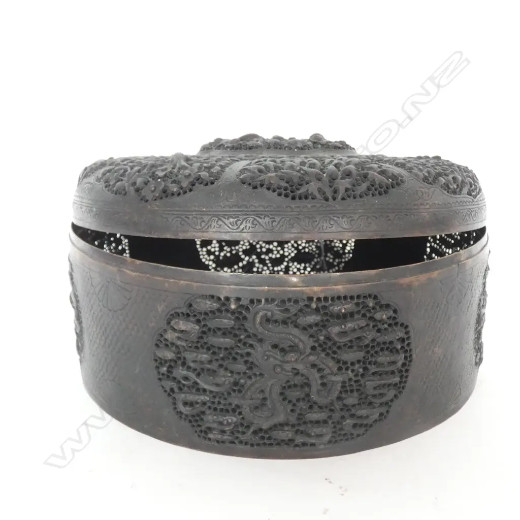 OLD ORIENTAL BRONZE/COPPER FINELY EMBOSSED BOX.. Image 1++