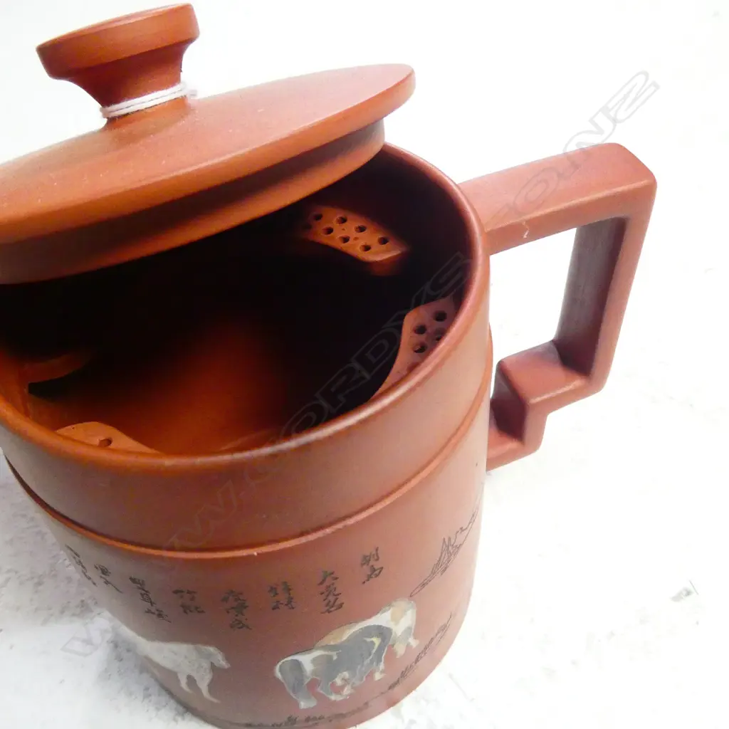 YIXING POTTERY LIDDED TEA CUP WITH HORSES & CALLIGRAPHY DECORATION Image 1++