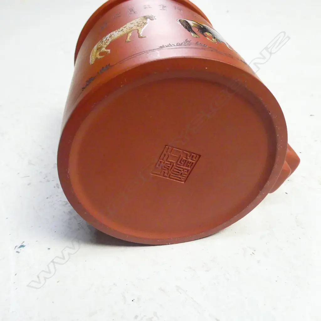 YIXING POTTERY LIDDED TEA CUP WITH HORSES & CALLIGRAPHY DECORATION Image 1++