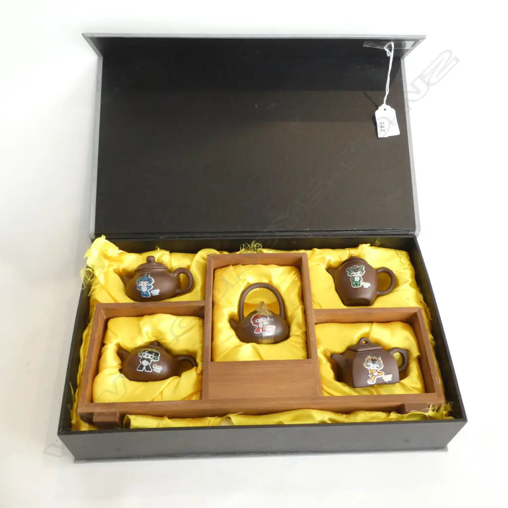 BOX MINIATURE XINGWARE TEAPOTS AND WOOD SHELF Image 1++