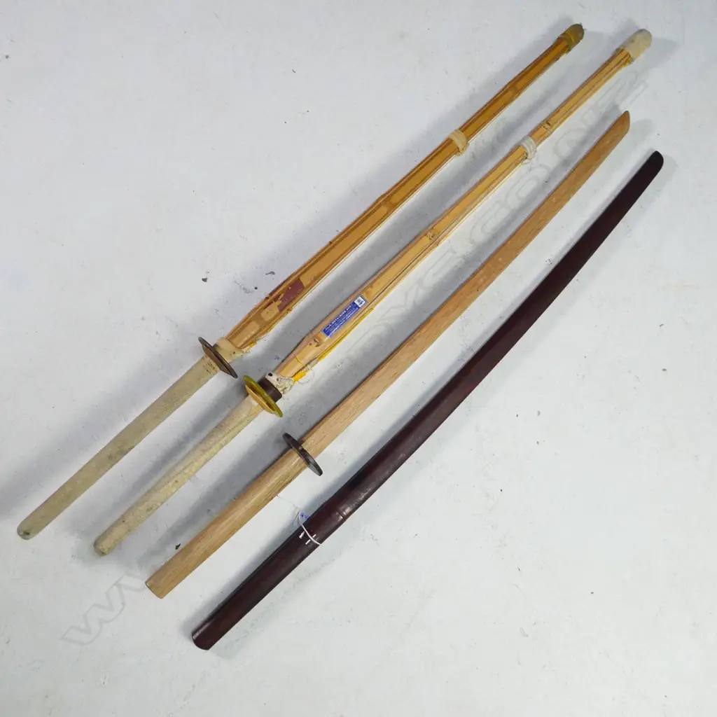 PR + 2 KENDO PRACTICE SWORDS 'SHINAI AND BOKUTO' Image 1++