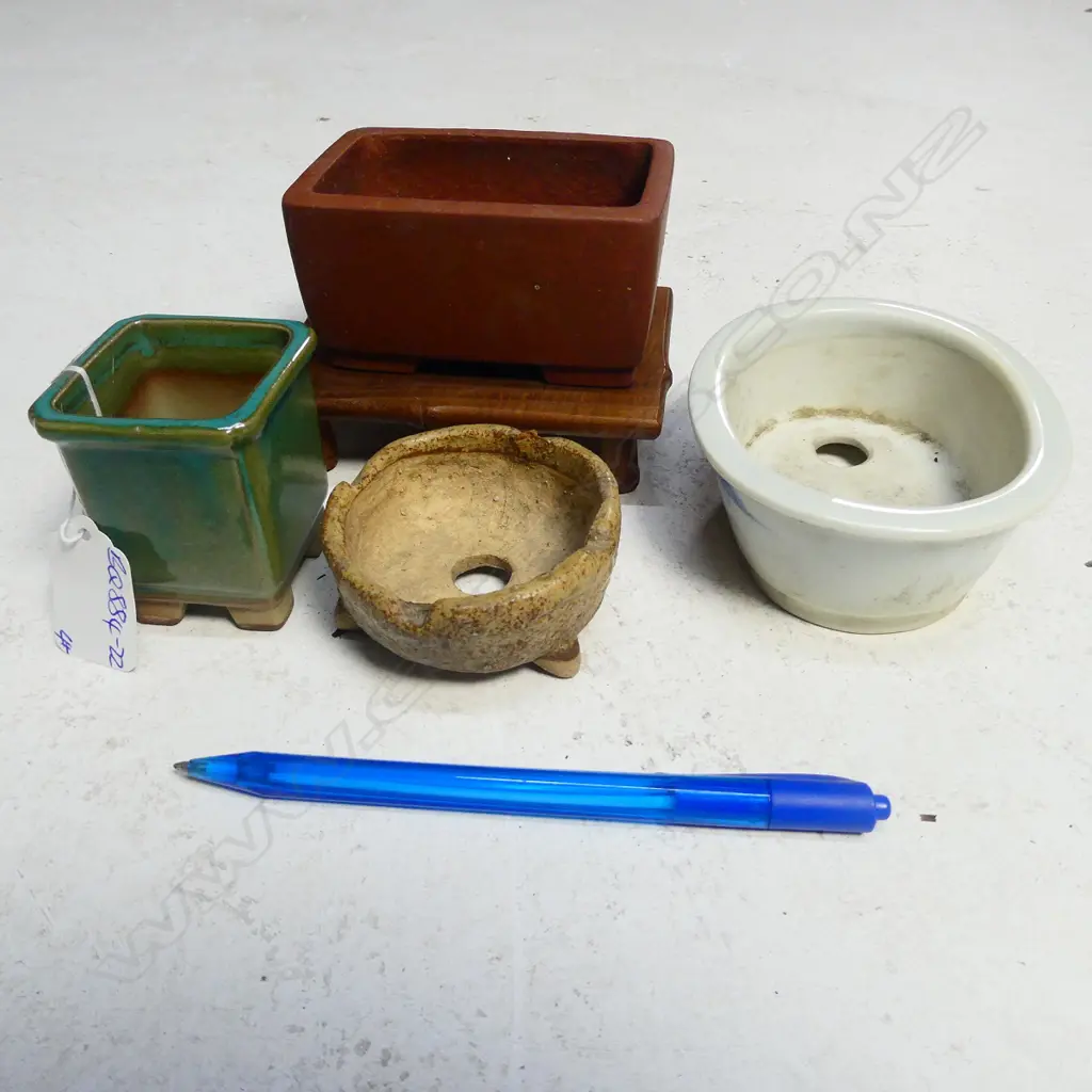 4 POTTERY MINI BONSAI POTS + CARVED WOODEN TABLE Image 1++
