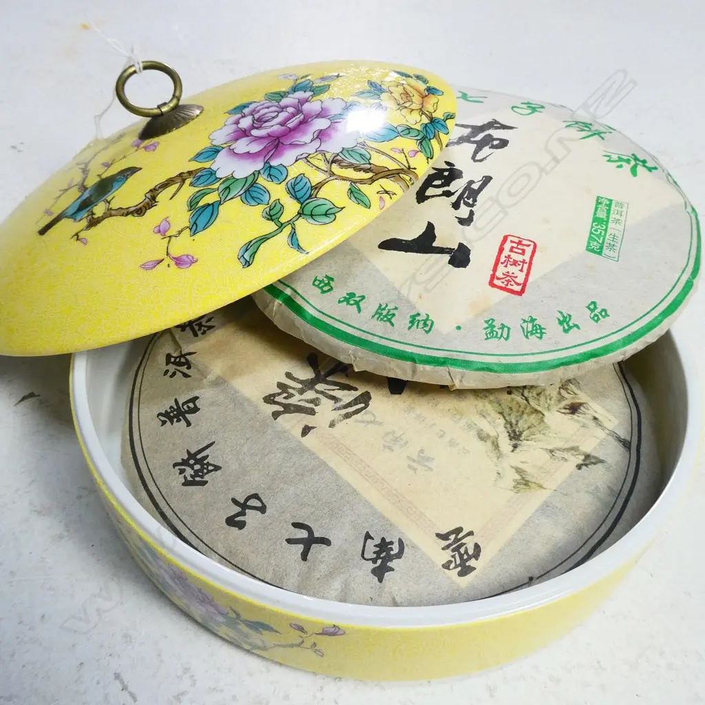 CONTEMPORARY CHINESE ROUND CERAMIC TEA BOX + 2 TEA BRICKS Image 1++