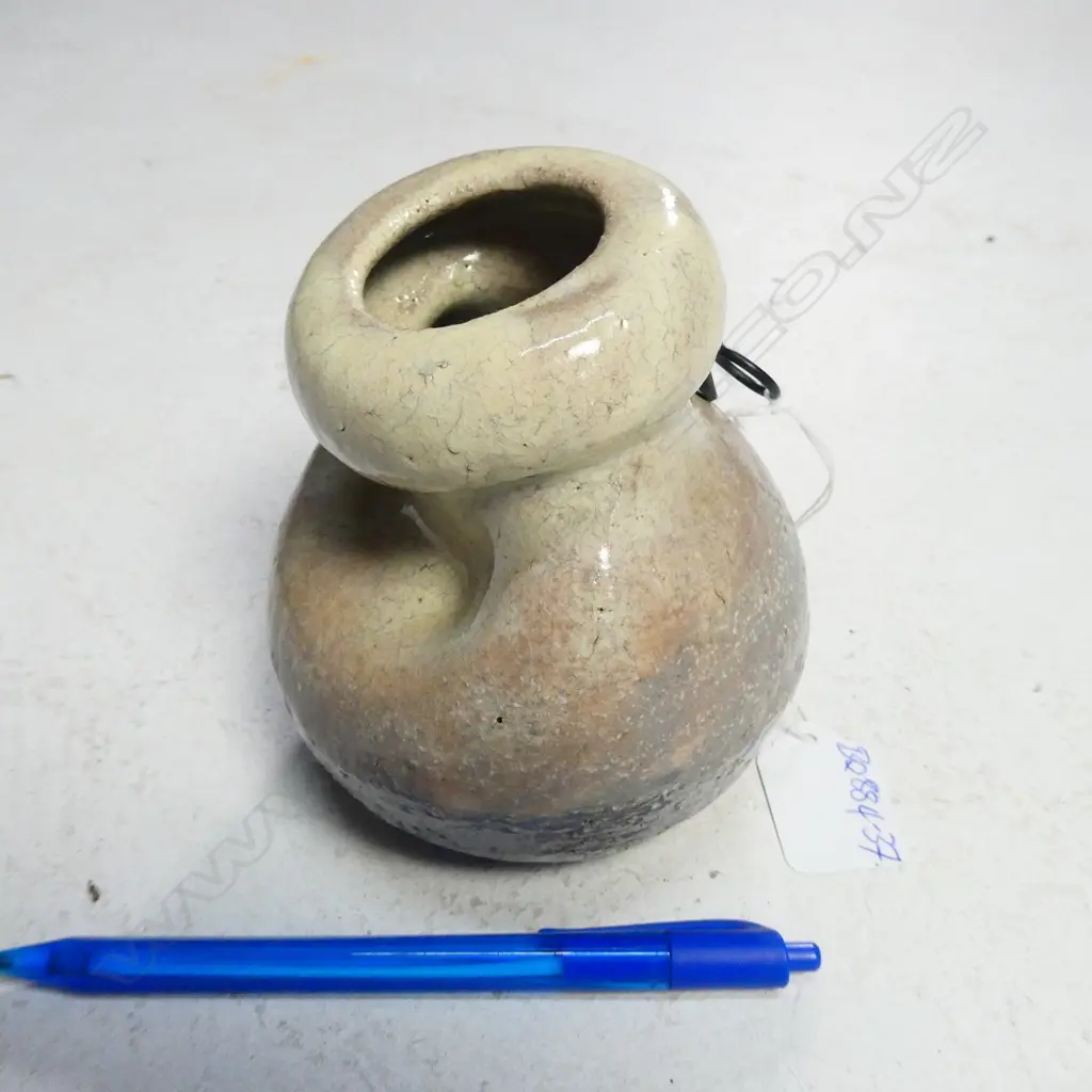 HAGI KILN SHINO STYLE WALL VASE Image 1++