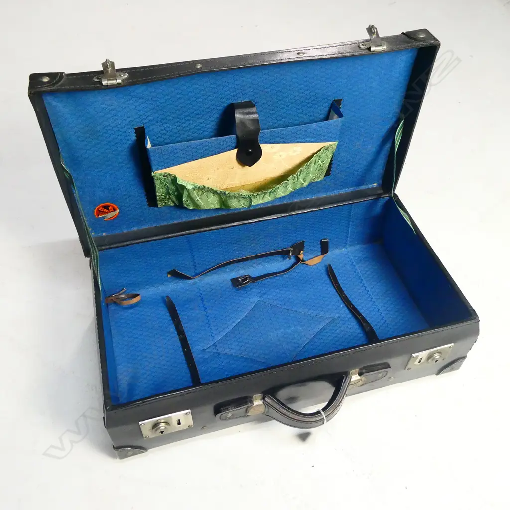 QUALITY OLD LEATHER SUITCASE SILK LINED FITTED Image 1++