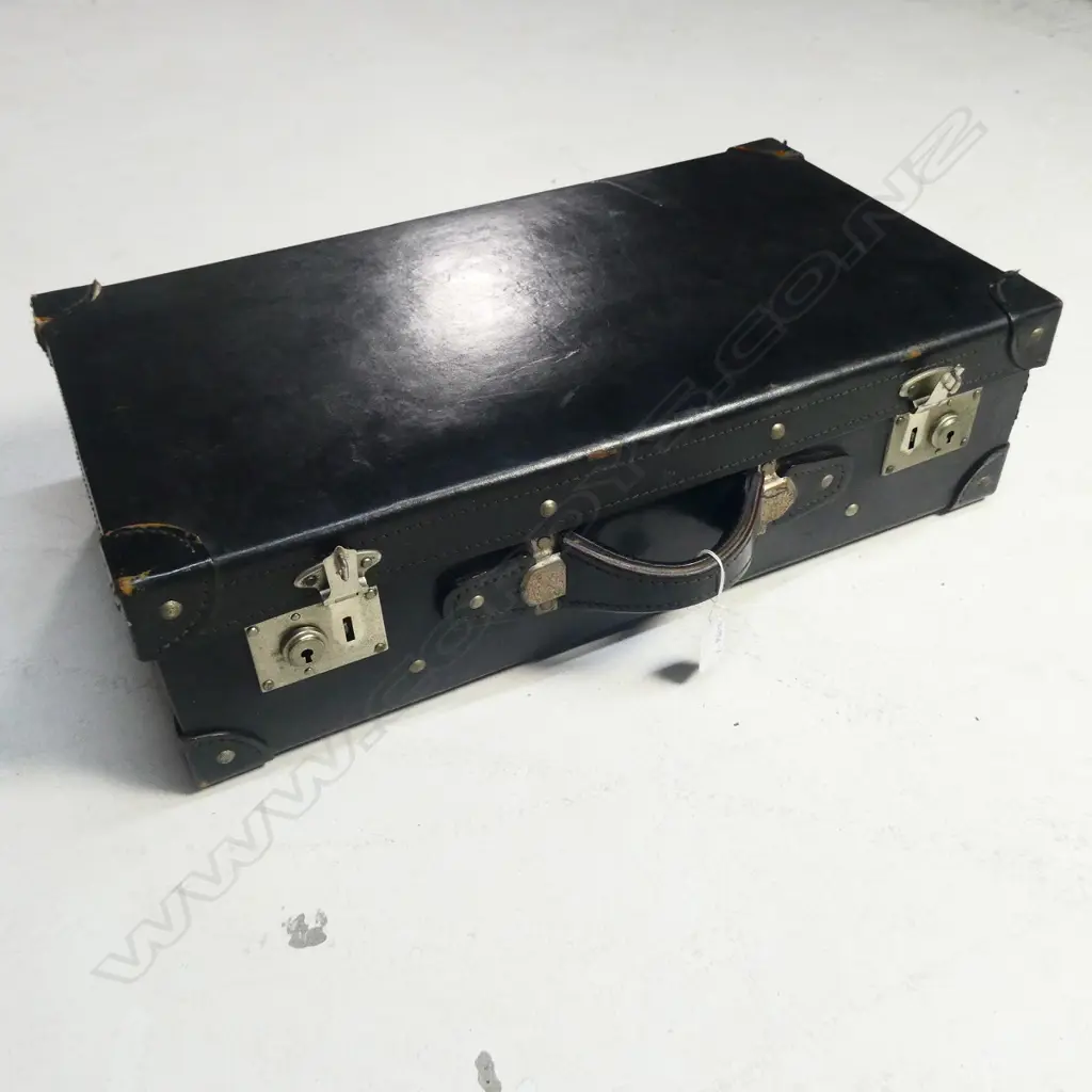 QUALITY OLD LEATHER SUITCASE SILK LINED FITTED Image 1++