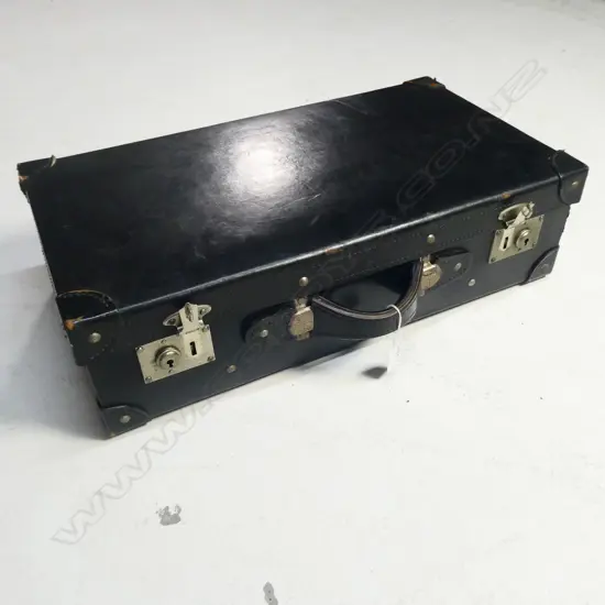 QUALITY OLD LEATHER SUITCASE SILK LINED FITTED