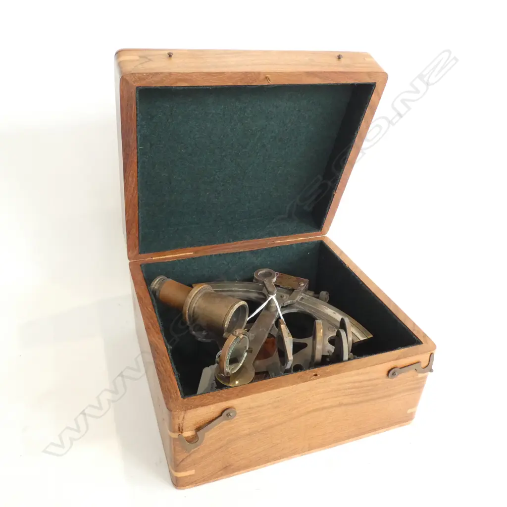 BOXED SEXTANT KELVIN & HUGHES LONDON 1917 Image 1++