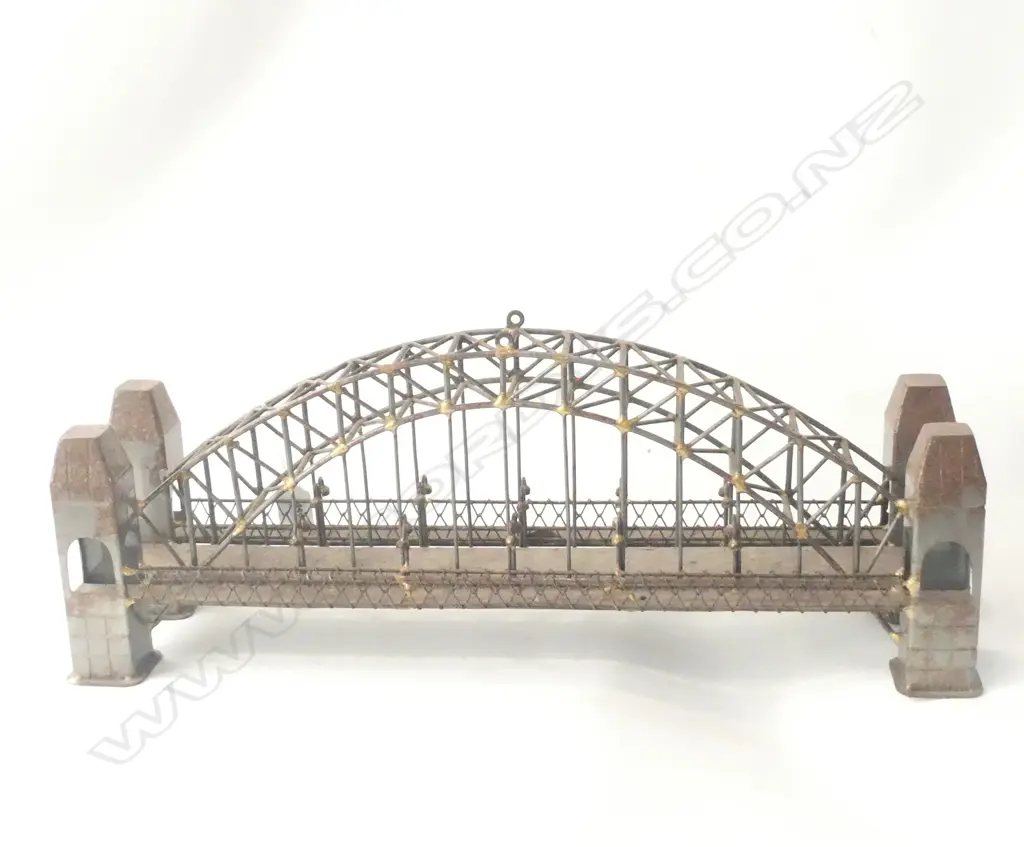 OLD TINKER BUILT IRON ARCHED BRIDGE WITH LAMPS L.550mm + BOOK Image 1++