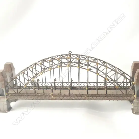 OLD TINKER BUILT IRON ARCHED BRIDGE WITH LAMPS L.550mm + BOOK