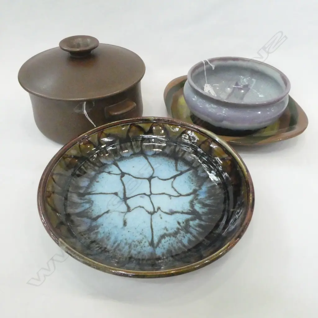 FOUR PCS NZ POTTERY INCL. TEMUKA POTTERY LIDDED CASSEROLE DISH  Image 1++