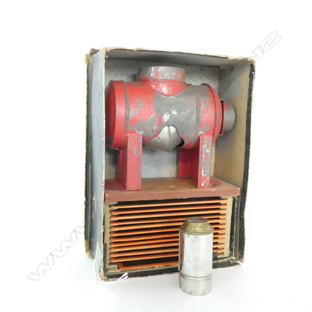 GERMAN 'BING' MAGIC LANTERN WITH SLIDES  Image 1++