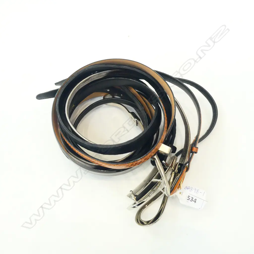 FIVE NARROW LEATHER LADIES BELTS, INCL ITALIAN LEATHER. Image 1++