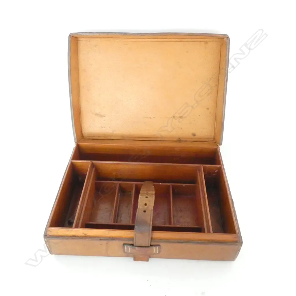 LEATHER BOUND TRAVELLER’S TOILETRY CASE MONOGRAMED W.S.R  Image 1++