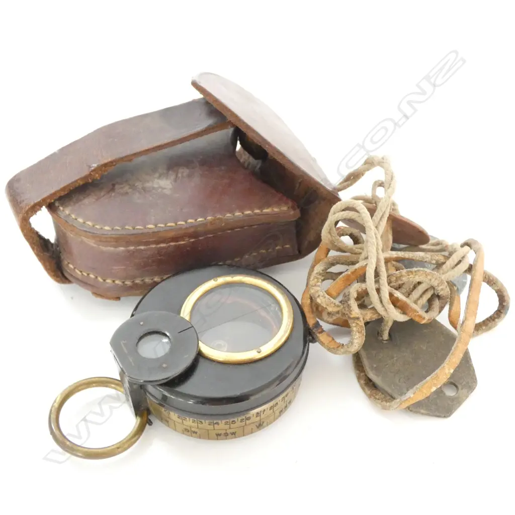 WARTIME SOLDIERS COMPASS IN ORIGINAL LEATHER BELT CASE AND SOLDIERS DOGTAGS Image 1++